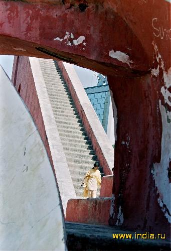     (Jantar Mantar) 