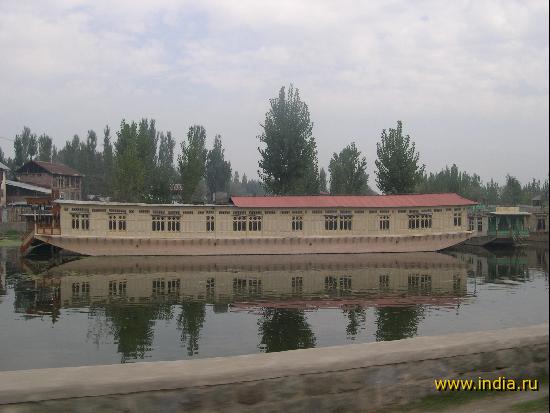 Housboat 