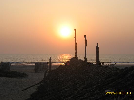 Sunset  Morjim beach 