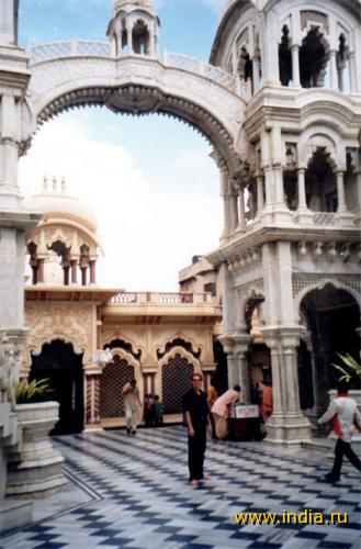INDIA  BRINDAVAn 
