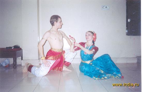 STAS &  ALLA   IN  Kamani Auditorium . 