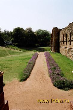    Qutb Minar 