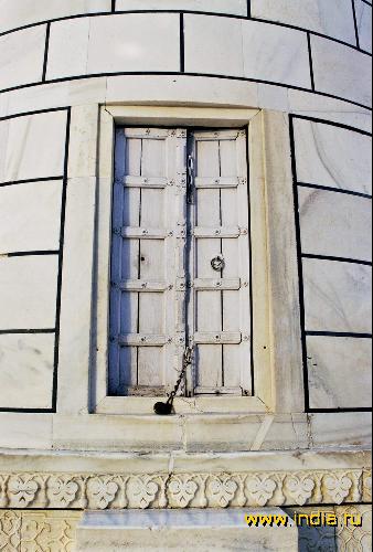   (Taj Mahal) 