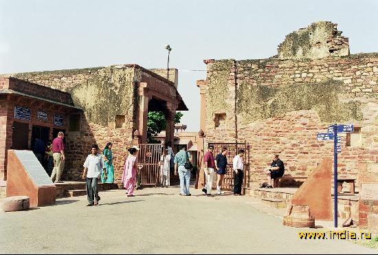  (Fatehpur Sikri) 