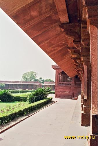   (Fatehpur Sikri)     