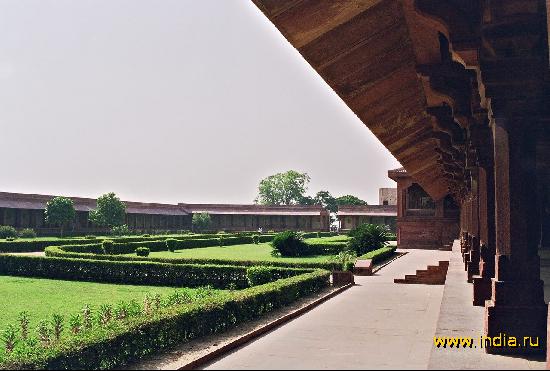    (Fatehpur Sikri) 